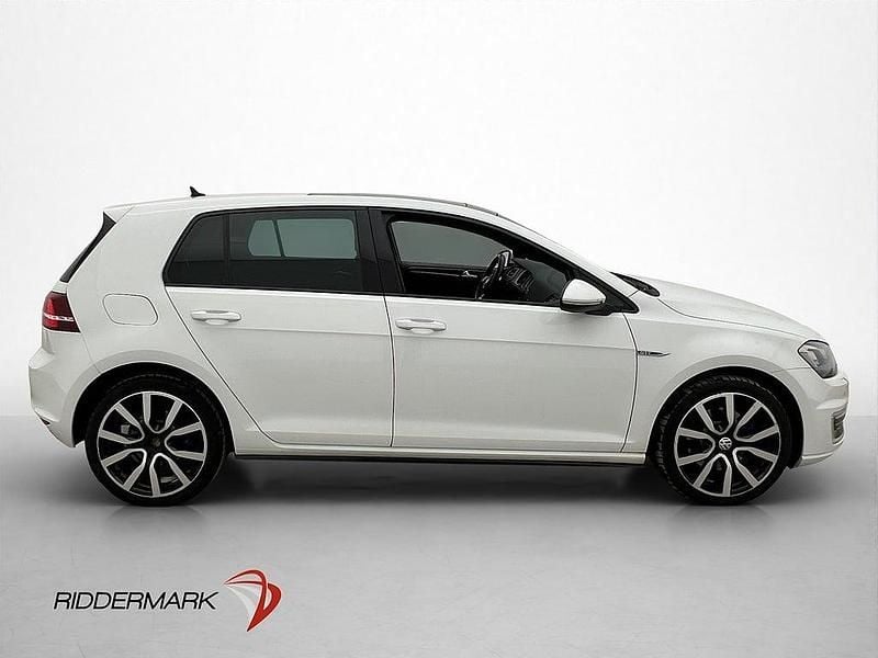 Begagnad VW Golf VII GTE 204 HK (150 kW) 2015 Vit Halvkombi