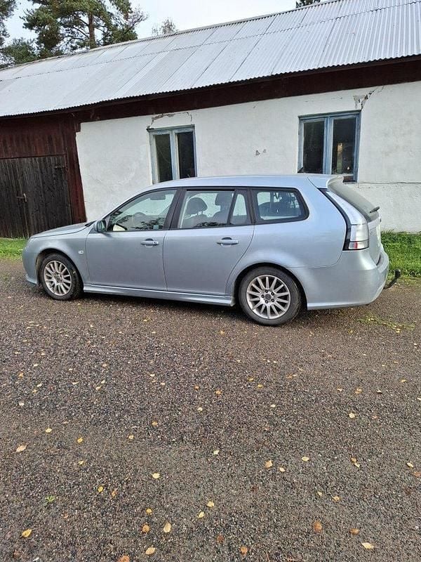 Grå Begagnad 2010 Saab 9-3 Linear Kombi | 32 000 kr (Marknadspris) - Bild 1/4