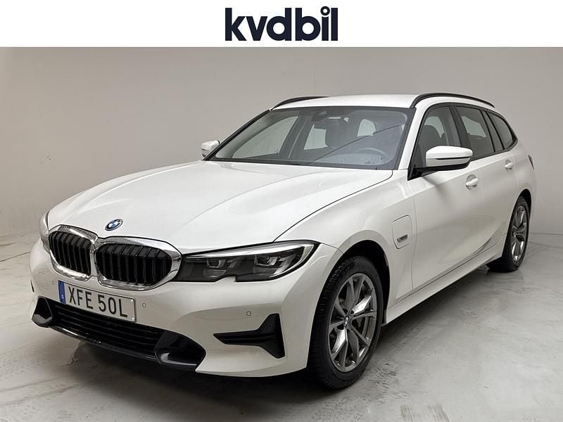 Begagnad BMW 330 Sport Line 292 HK (214 kW) 2022 Vit Kombi
