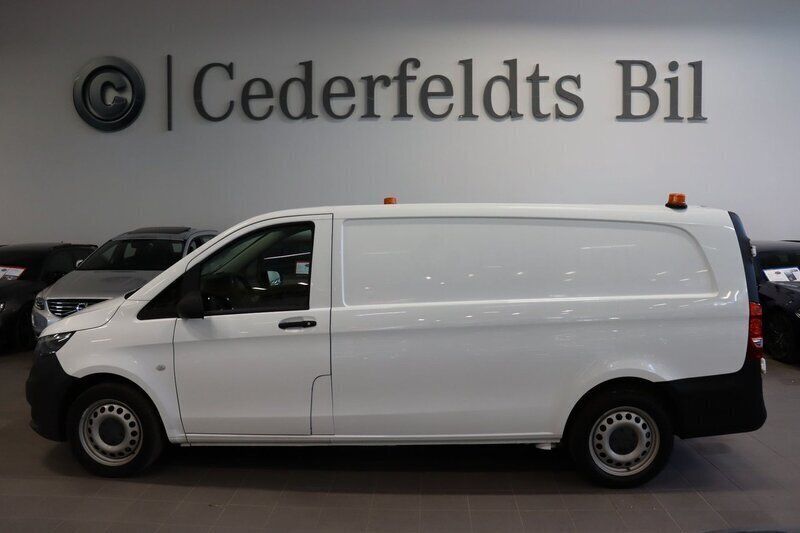 Vit Begagnad 2018 Mercedes Vito Minibuss | 298 900 kr (Marknadspris) - Bild 1/4