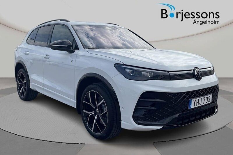 Vit Ny 2025 VW Tiguan R-line SUV | 569 900 kr (Marknadspris) - Bild 1/4
