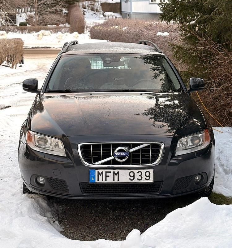 Begagnad Volvo V70 Momentum 231 HK (169 kW) 2012 Mörkgrå Kombi