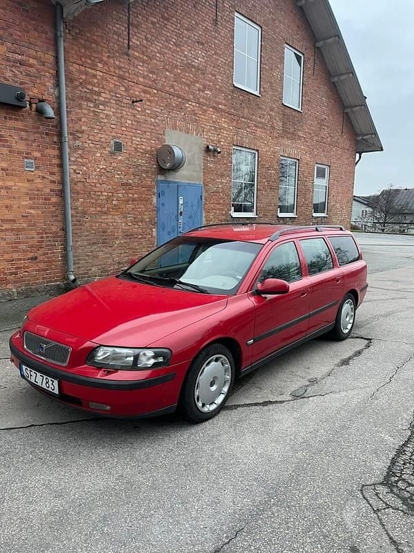 Begagnad 2001 Volvo V70 Kombi | 19 000 kr (Marknadspris) - Bild 1/4