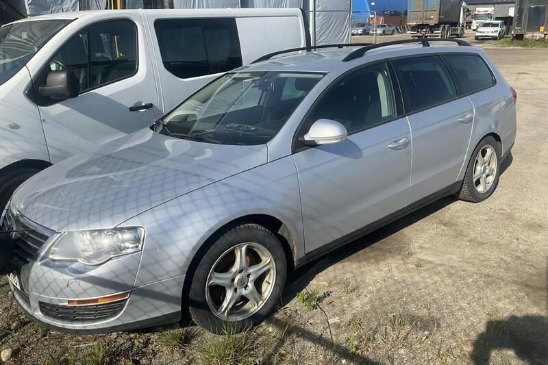 Silver Begagnad 2009 VW Passat | 15 000 kr - Bild 1/4
