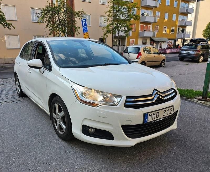 Begagnad 2012 Citroën C4 Halvkombi | 32 500 kr (Marknadspris) - Bild 1/4