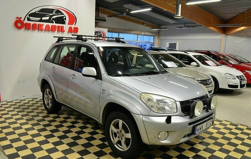Silver Begagnad 2004 Toyota RAV4 SUV | 36 900 kr (Marknadspris) - Bild 1/4