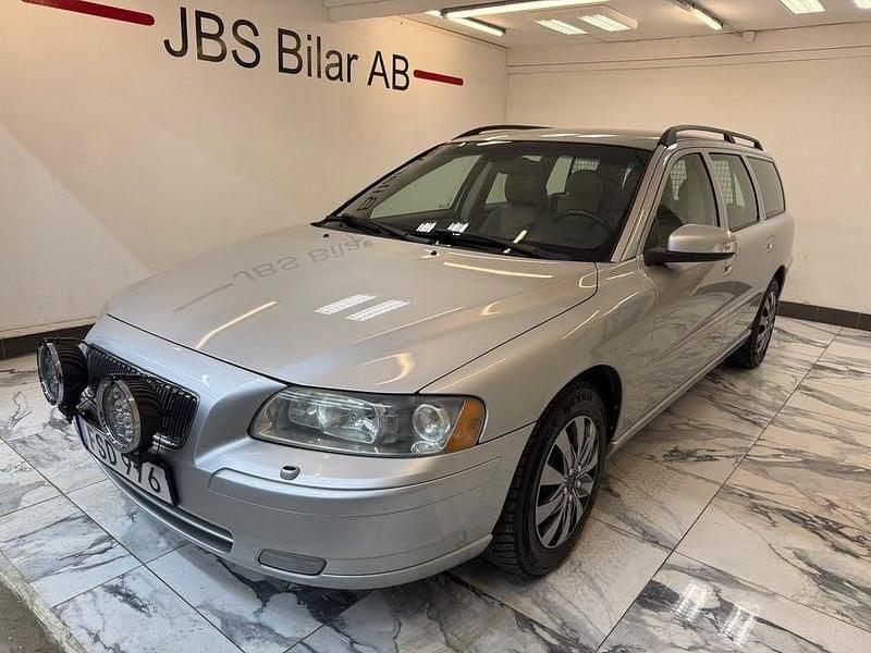 Ljusgrå Begagnad 2007 Volvo V70 Momentum Kombi | 69 000 kr (Marknadspris) - Bild 1/4
