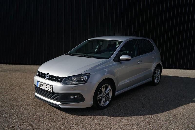 Silver Begagnad 2013 VW Polo Halvkombi | 74 900 kr (Marknadspris) - Bild 1/4