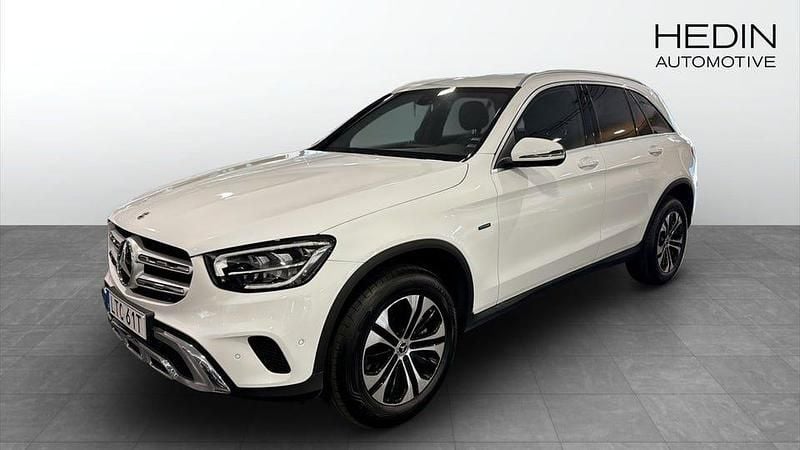 Vit Begagnad 2021 Mercedes GLC300 SUV | 319 900 kr (Bra pris) - Bild 1/4