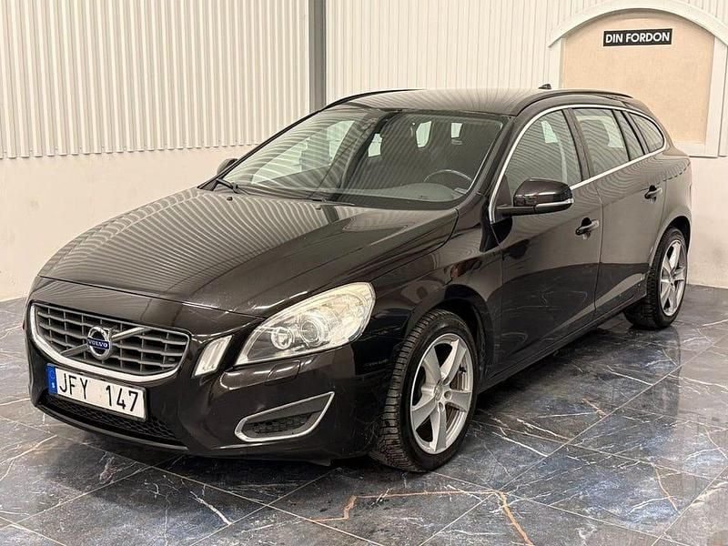 Svart Begagnad 2010 Volvo V60 Momentum Kombi | 74 900 kr (Lite dyr) - Bild 1/4