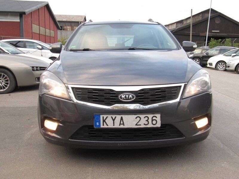 Grå Begagnad 2010 Kia Ceed Kombi | 39 500 kr (Marknadspris) - Bild 1/4