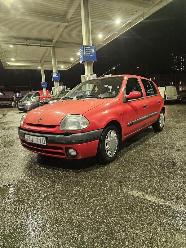 Begagnad 2001 Renault Clio II Halvkombi | 29 000 kr (Bra pris) - Bild 1/4