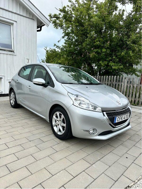 Grå Begagnad 2014 Peugeot 208 Halvkombi | 52 000 kr (Marknadspris) - Bild 1/4