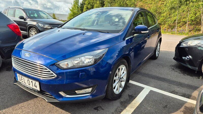 Blå Begagnad 2016 Ford Focus Titanium Halvkombi | 69 900 kr (Bra pris) - Bild 1/4