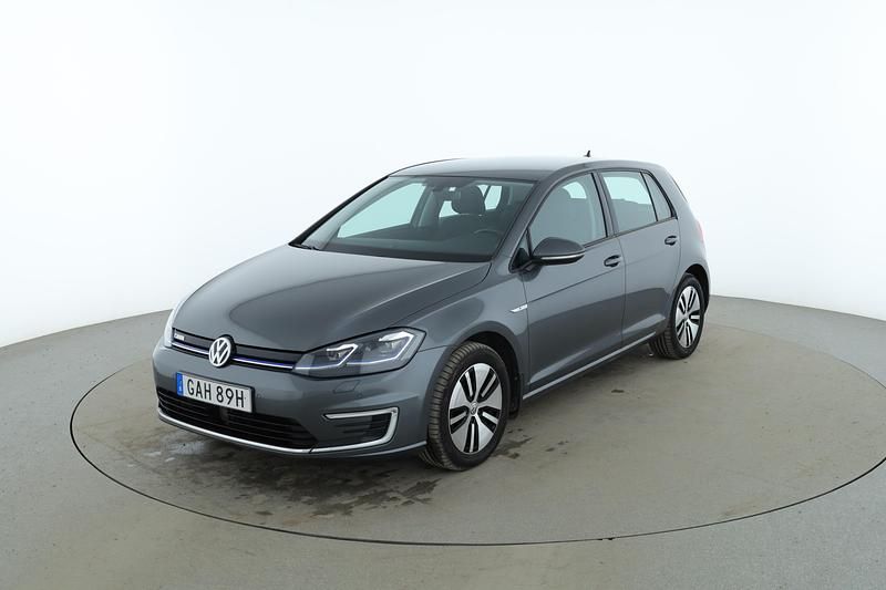 Mörkgrå Begagnad 2020 VW e-Golf Halvkombi | 164 000 kr (Marknadspris) - Bild 1/4
