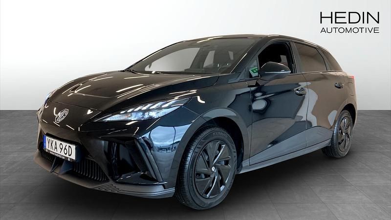 Svart (black) Begagnad 2023 MG MG4 EV Halvkombi | 249 900 kr (Marknadspris) - Bild 1/4