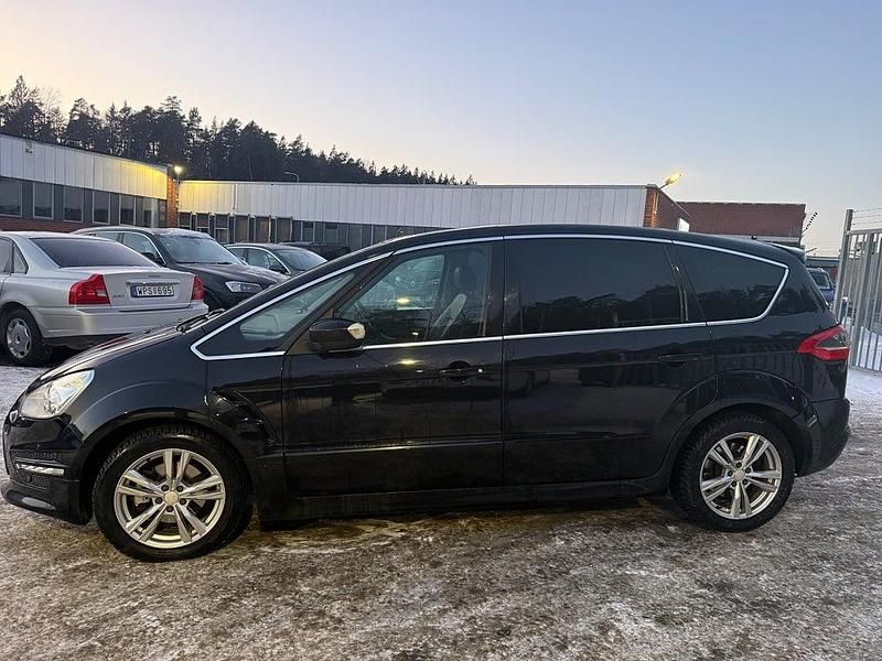 Begagnad Ford S-MAX Sport 163 HK (119 kW) 2011 Svart Minibuss