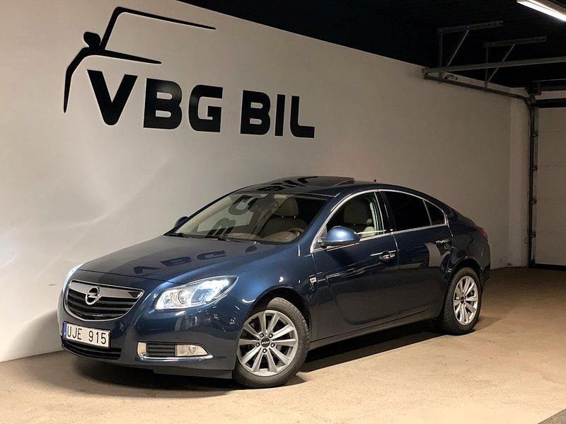 Blå Begagnad 2009 Opel Insignia Cosmo Halvkombi | 64 900 kr (Marknadspris) - Bild 1/4