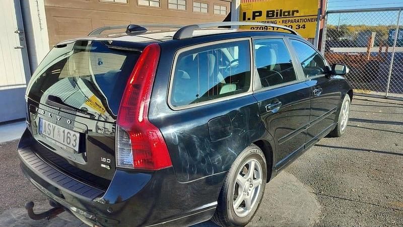 Begagnad Volvo V50 Momentum 109 HK (80 kW) 2009 Svart Kombi