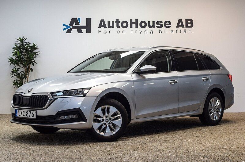 Grå Begagnad 2022 Skoda Octavia Ambition Kombi | 249 000 kr (Marknadspris) - Bild 1/4