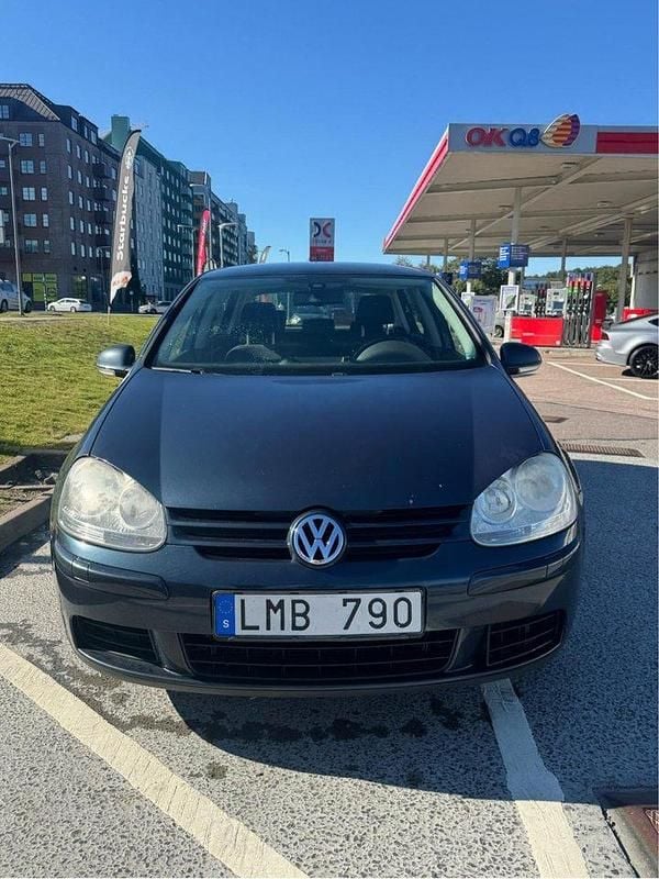 Blå Begagnad 2009 VW Golf VI Trendline Halvkombi | 39 990 kr (Bra pris) - Bild 1/4