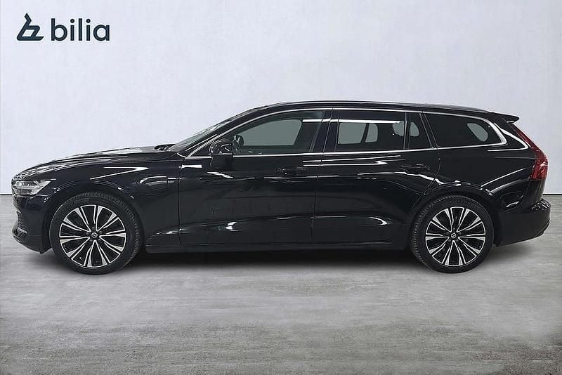 Begagnad Volvo V60 Core 253 HK (186 kW) 2022 Svart Kombi