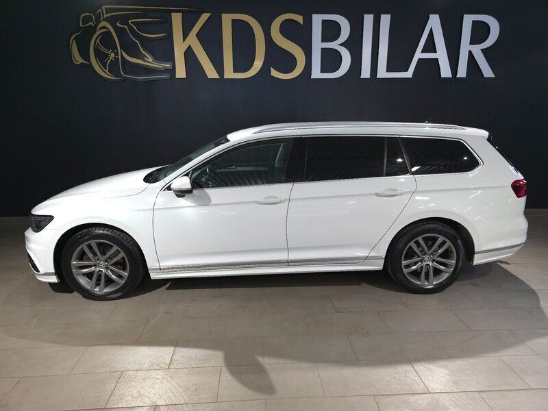 Vit Begagnad 2017 VW Passat GT Kombi | 179 500 kr (Marknadspris) - Bild 1/4