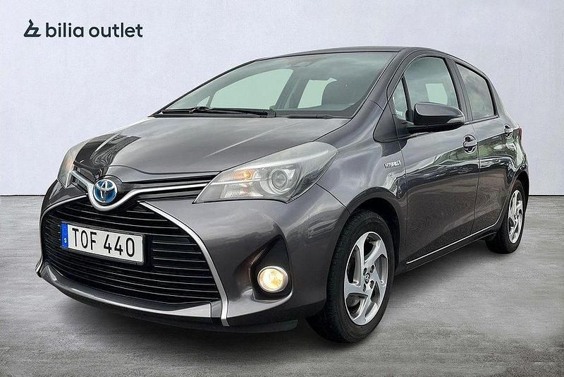 Mörkgrå Begagnad 2015 Toyota Yaris Hybrid Edition Halvkombi | 119 900 kr (Marknadspris) - Bild 1/3
