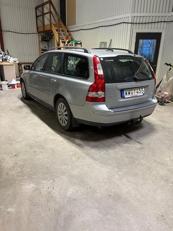 Begagnad 2006 Volvo V50 Kombi | 42 000 kr (Dyr) - Bild 1/4
