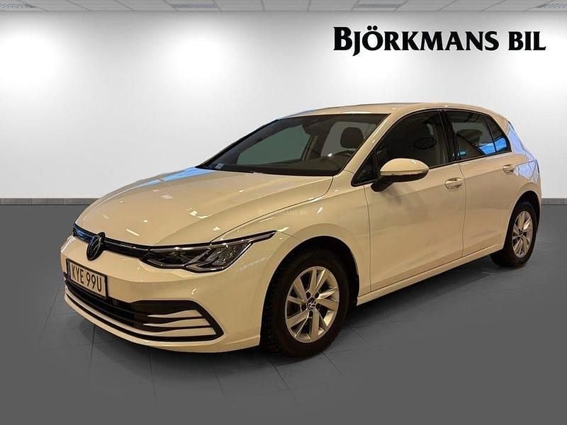Vit Begagnad 2022 VW Golf VIII Halvkombi | 209 000 kr (Marknadspris) - Bild 1/4