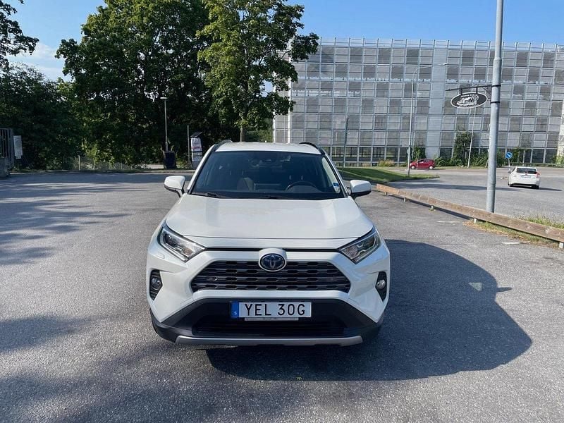 Vit Begagnad 2020 Toyota RAV4 Hybrid Executive SUV | 359 900 kr (Lite dyr) - Bild 1/4