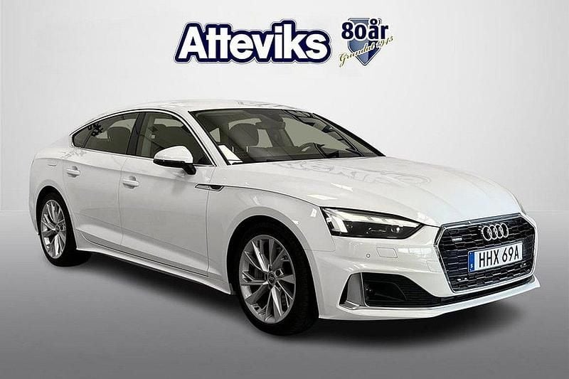 Vit Begagnad 2020 Audi A5 Sportback Proline Halvkombi | 304 900 kr (Marknadspris) - Bild 1/4