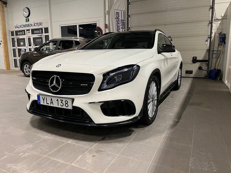 Vit Begagnad 2017 Mercedes GLA45 AMG AMG SUV | 359 900 kr - Bild 1/4
