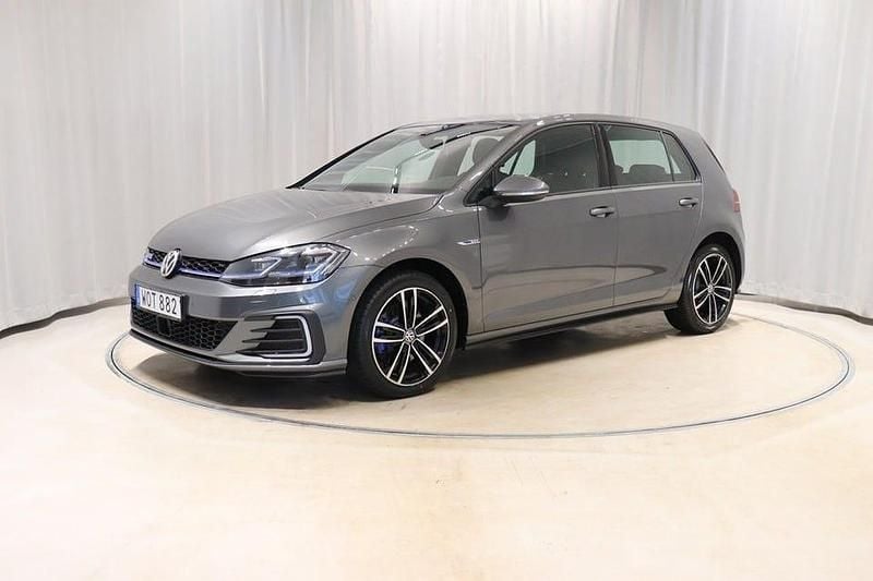 Begagnad VW Golf VII GTE 204 HK (150 kW) 2018 Grå