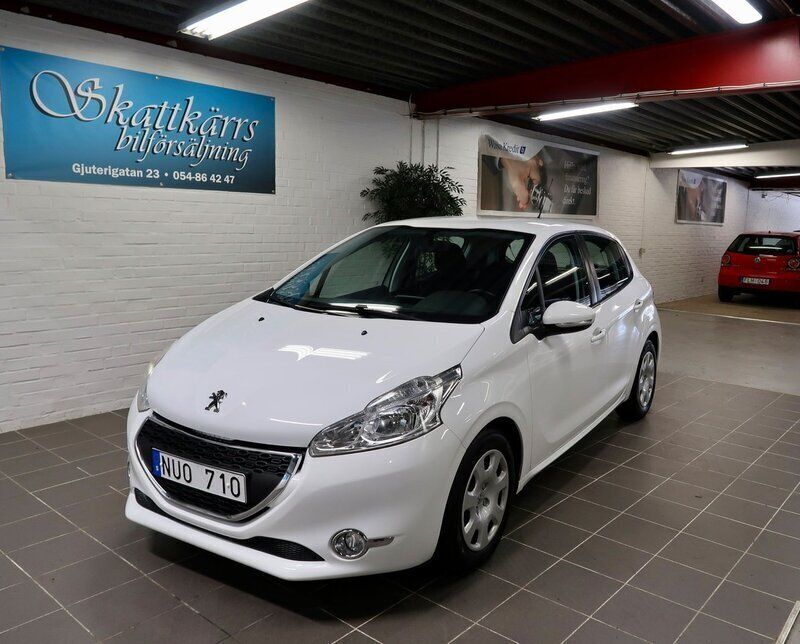 Vit Begagnad 2012 Peugeot 208 Halvkombi | 65 000 kr (Marknadspris) - Bild 1/4