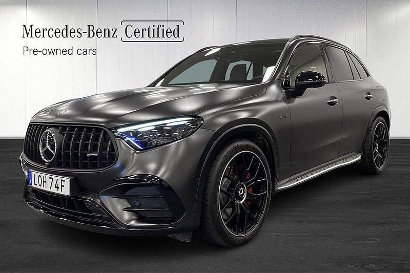 Grå Begagnad 2023 Mercedes GLC63 AMG AMG SUV | 1 099 000 kr (Marknadspris) - Bild 1/4