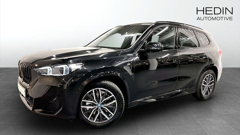 Svart Begagnad 2024 BMW X1 M Sport SUV | 624 700 kr - Bild 1/4
