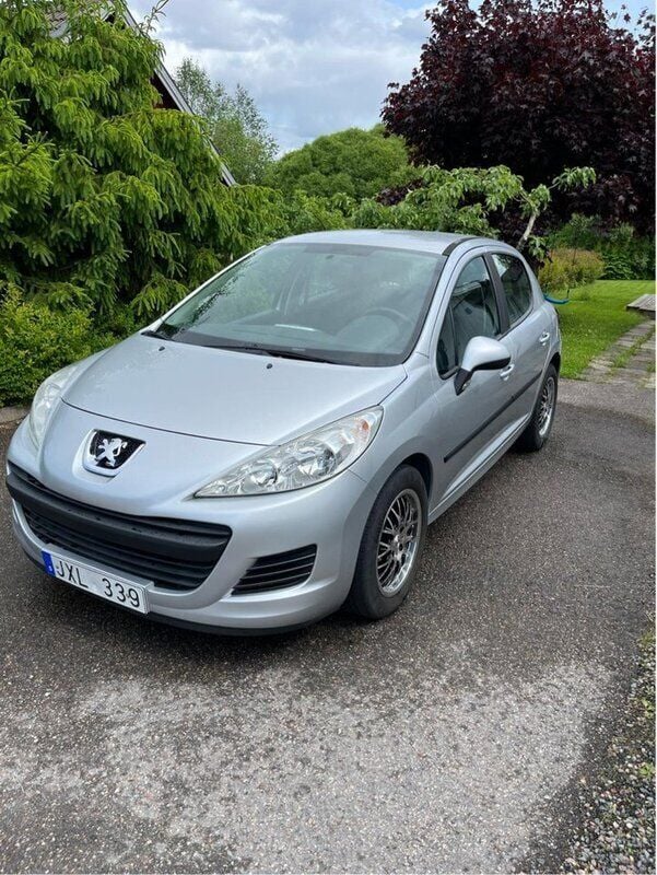 Grå Begagnad 2009 Peugeot 207 Halvkombi | 28 000 kr (Marknadspris) - Bild 1/4