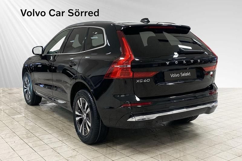 Begagnad Volvo XC60 Core 355 HK (261 kW) 2022 Svart SUV
