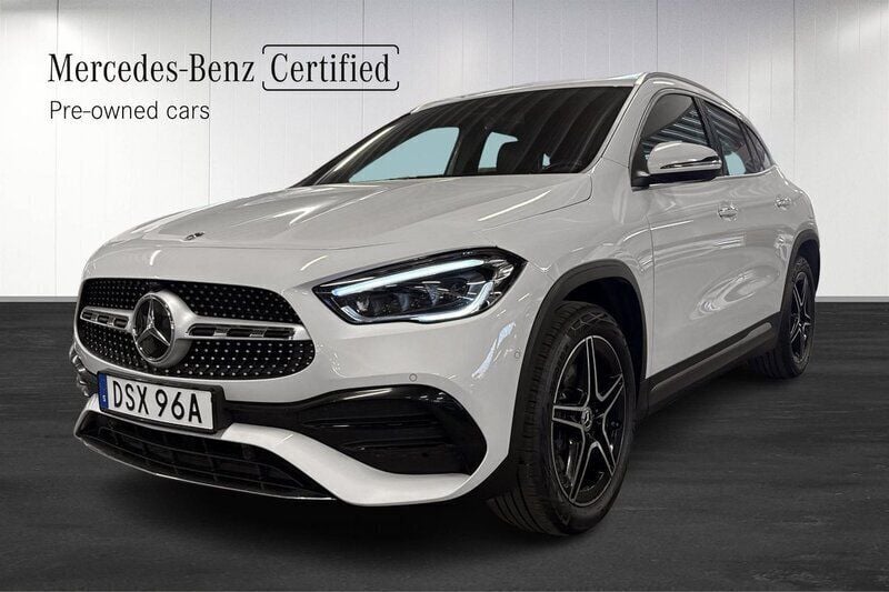 Vit (digitalvit metallic) Begagnad 2022 Mercedes GLA250 AMG SUV | 399 000 kr (Marknadspris) - Bild 1/4