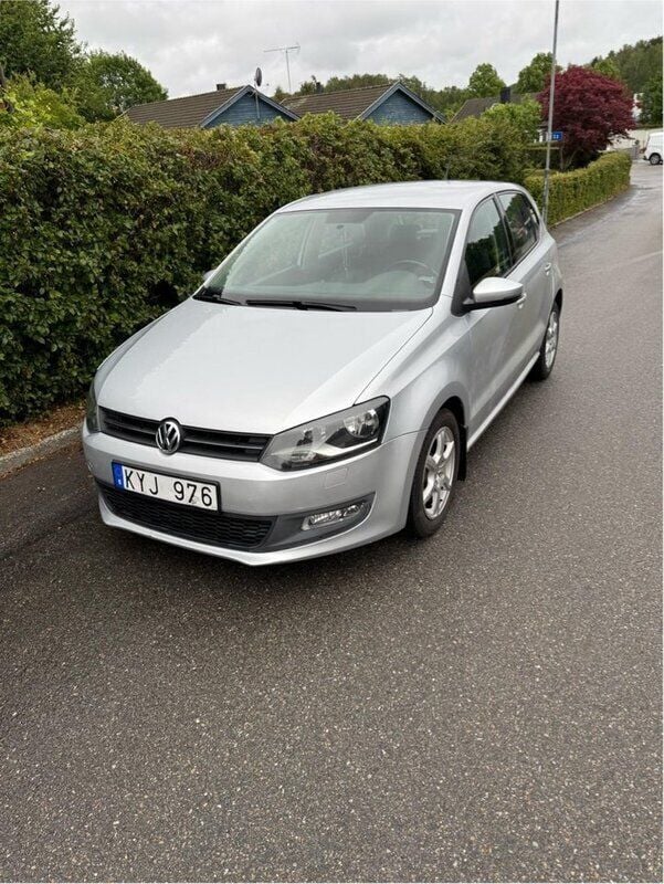Silver Begagnad 2011 VW Polo Halvkombi | 55 000 kr (Bra pris) - Bild 1/4