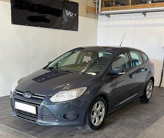 Begagnad 2011 Ford Focus Halvkombi | 65 000 kr (Marknadspris) - Bild 1/4