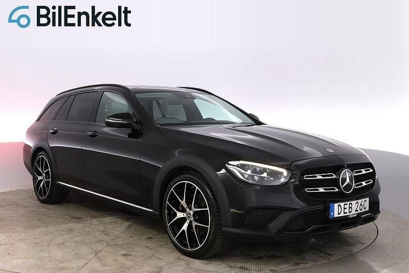 Svart Begagnad 2021 Mercedes E220 SE SUV | 498 900 kr (Dyr) - Bild 1/4