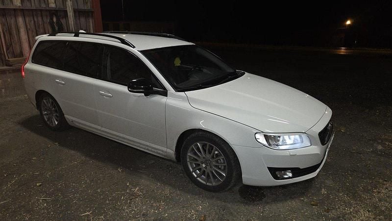 Vit Begagnad 2015 Volvo V70 Kombi | 90 000 kr (Superpris) - Bild 1/4