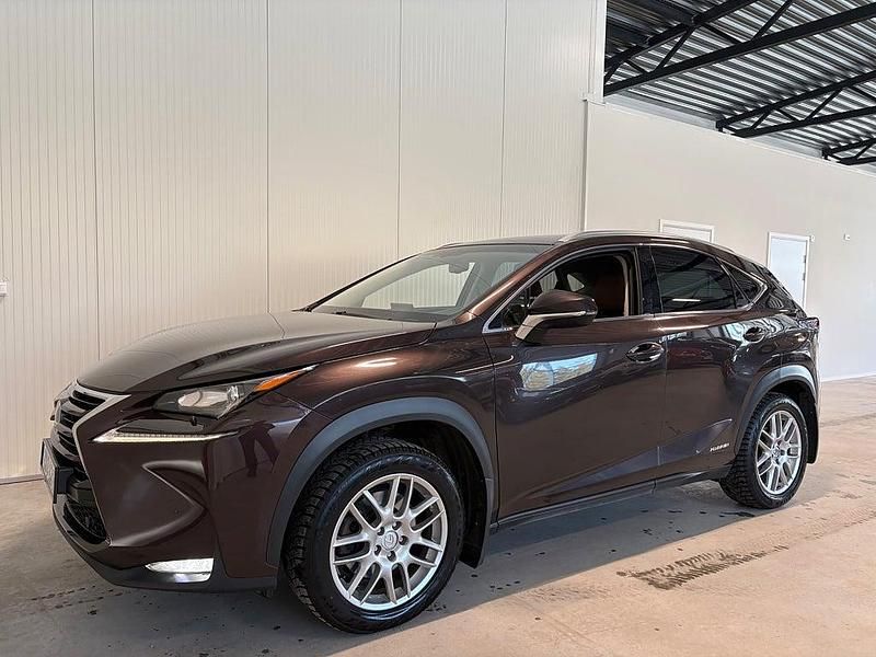 Begagnad Lexus NX300h Executive Line 197 HK (144 kW) 2015 Mörkbrun SUV