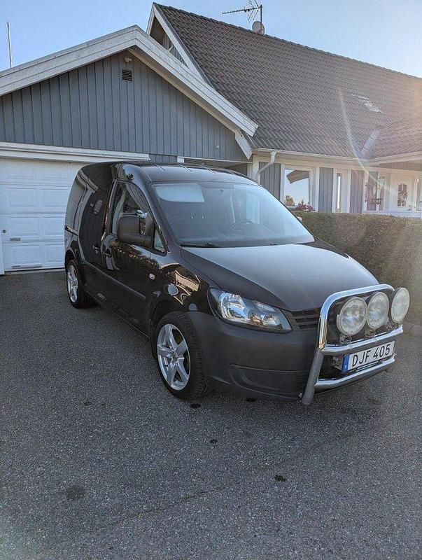 Blå Begagnad 2015 VW Caddy Minibuss | 69 000 kr (Superpris) - Bild 1/4
