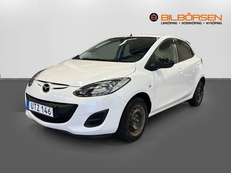 Vit Begagnad 2014 Mazda 2 Halvkombi | 89 900 kr (Marknadspris) - Bild 1/4