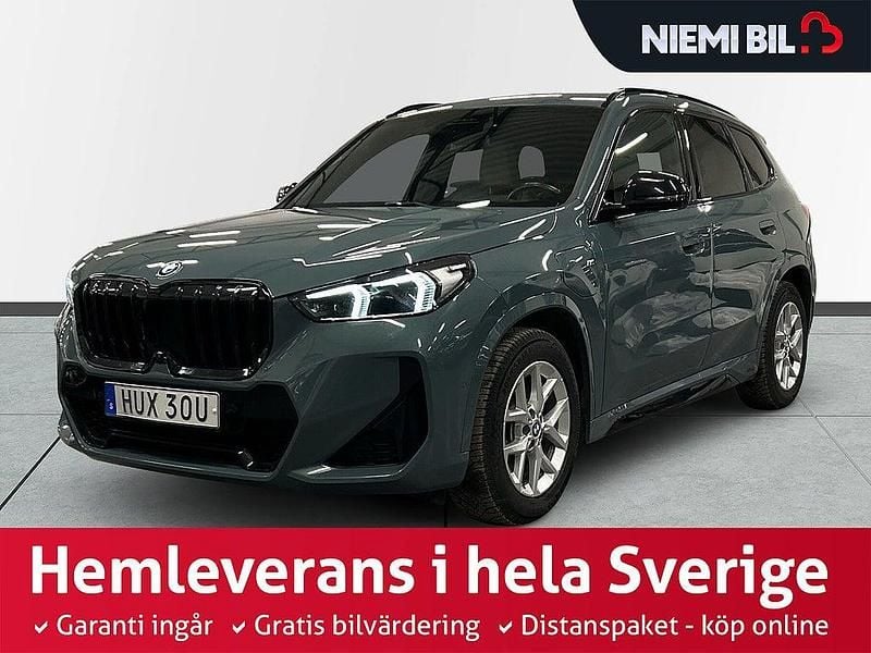 Grön Begagnad 2023 BMW X1 M Sport SUV | 464 900 kr (Bra pris) - Bild 1/3