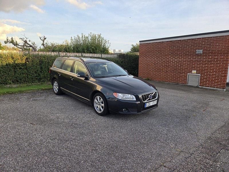 Grå Begagnad 2011 Volvo V70 Momentum Kombi | 55 000 kr (Bra pris) - Bild 1/4
