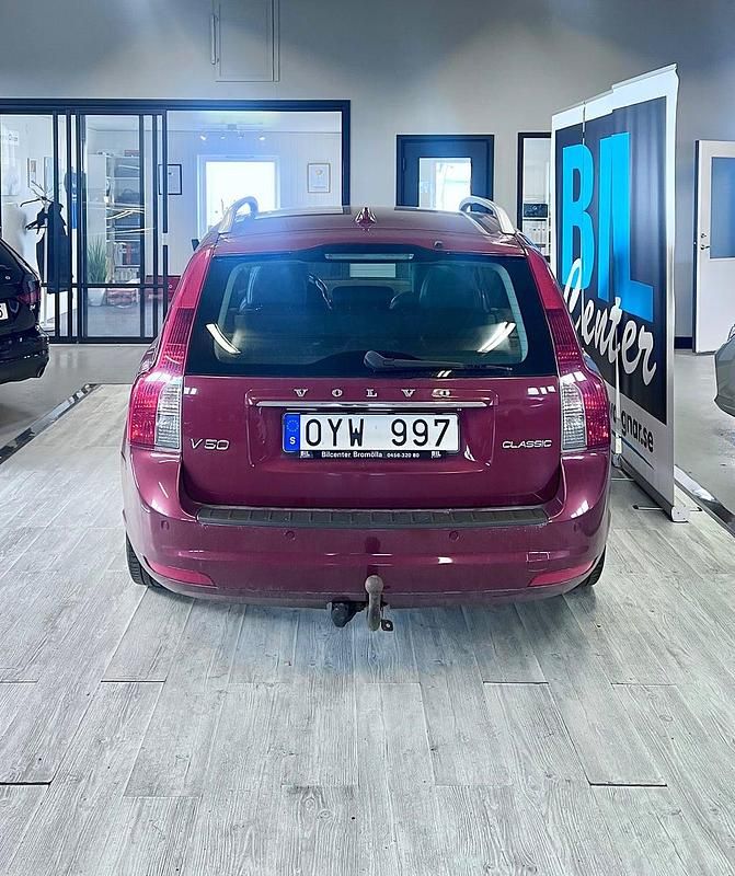 Begagnad Volvo V50 Momentum 116 HK (85 kW) 2011 Röd Kombi